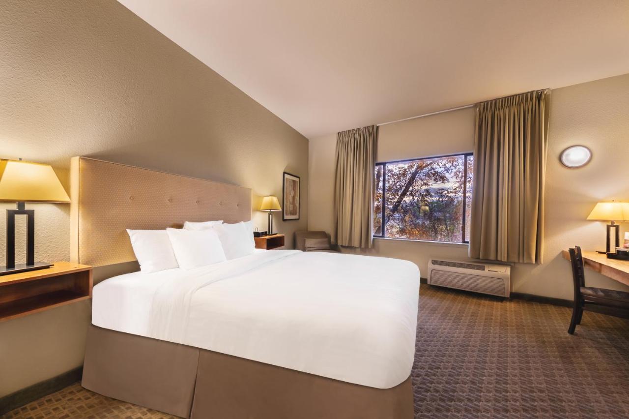 King Room with Wheelchair Accessible - Accessible/Non-Smoking,1589240345:JPEG